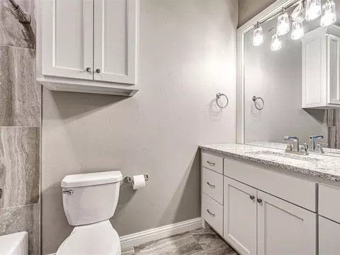 Bath - 11601 Piazza Way, Arcadia, OK 73007 photo 5 of 7