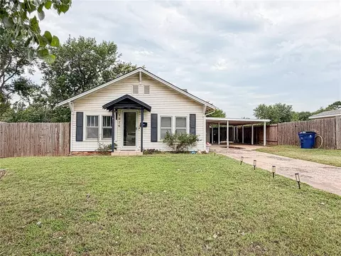 1215 N Walnut St, Guthrie, OK 73044
