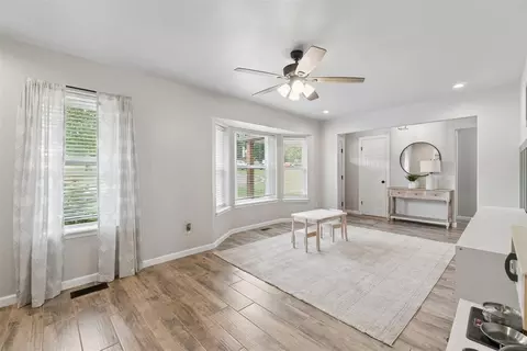 Living - 301 Bonanza Ln, Tuttle, OK 73089 photo 4 of 4