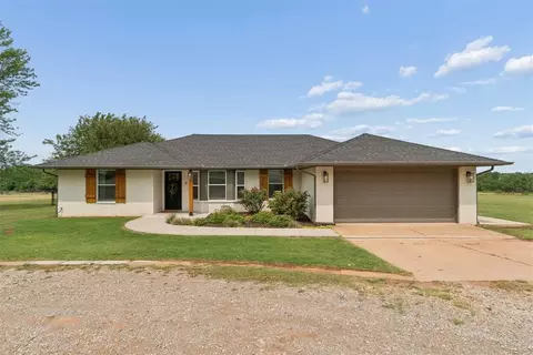 Exterior - 301 Bonanza Ln, Tuttle, OK 73089 photo 2 of 6