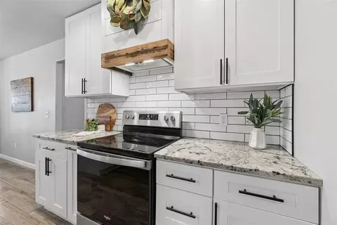 Kitchen - 301 Bonanza Ln, Tuttle, OK 73089 photo 3 of 5