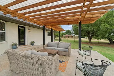 Exterior - 301 Bonanza Ln, Tuttle, OK 73089 photo 5 of 6
