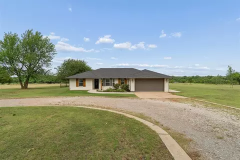 Exterior - 301 Bonanza Ln, Tuttle, OK 73089 photo 4 of 6
