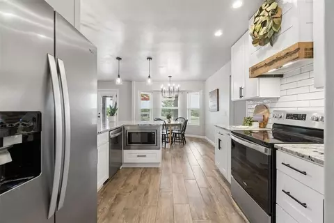 Kitchen - 301 Bonanza Ln, Tuttle, OK 73089 photo 4 of 5