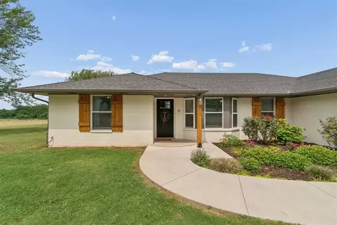Exterior - 301 Bonanza Ln, Tuttle, OK 73089 photo 3 of 6