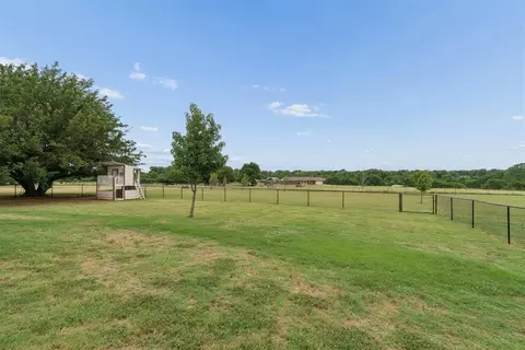 Exterior - 301 Bonanza Ln, Tuttle, OK 73089 photo 6 of 6