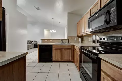 Kitchen - 724 Grickle Dr, Norman, OK 73069 photo 2 of 3