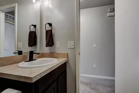 Bath - 724 Grickle Dr, Norman, OK 73069 photo 5 of 5