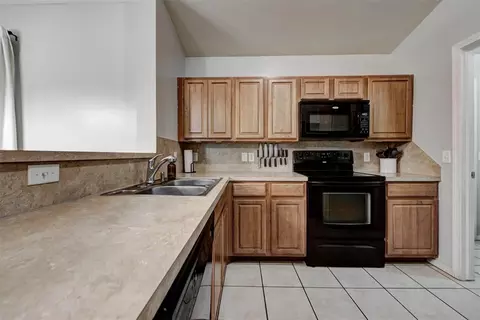 Kitchen - 724 Grickle Dr, Norman, OK 73069 photo 1 of 3