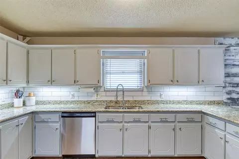 Kitchen - 1308 SE 3rd St, Moore, OK 73160 photo 4 of 5