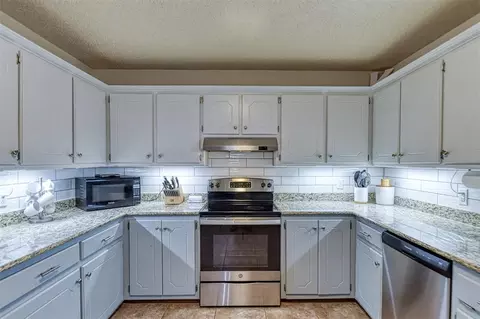 Kitchen - 1308 SE 3rd St, Moore, OK 73160 photo 5 of 5