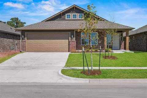 8717 Spruce St, Edmond, OK 73003