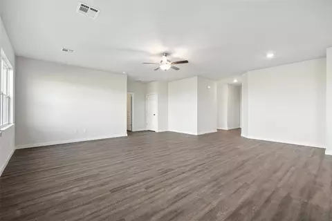 1010 Prairie Dr, Tuttle, OK 73089 photo 4