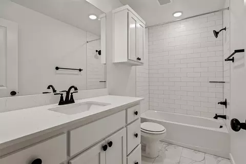 Bath - 8801 Spruce St, Edmond, OK 73003 photo 1 of 4
