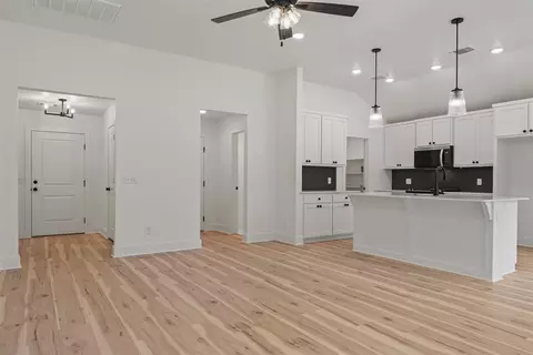 Entry Way - 8801 Spruce St, Edmond, OK 73003 photo 3 of 4