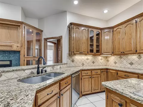 Kitchen - 809 Grandview Rd, Tuttle, OK 73089 photo 3 of 4
