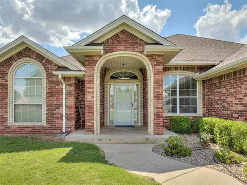 Exterior - 809 Grandview Rd, Tuttle, OK 73089 photo 2 of 7