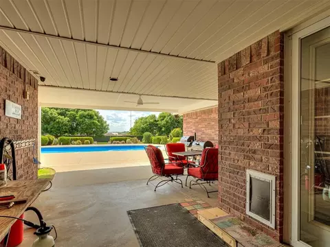 Exterior - 809 Grandview Rd, Tuttle, OK 73089 photo 3 of 7