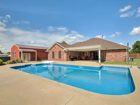 Exterior - 809 Grandview Rd, Tuttle, OK 73089 photo 4 of 7