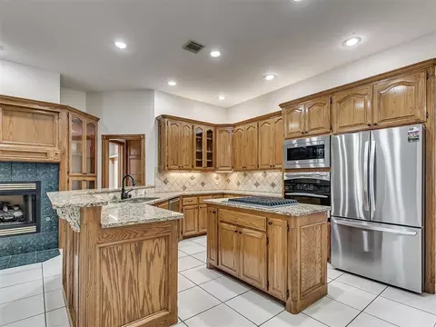 Kitchen - 809 Grandview Rd, Tuttle, OK 73089 photo 3 of 5