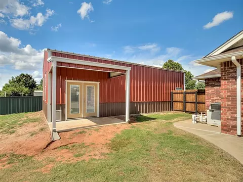 Exterior - 809 Grandview Rd, Tuttle, OK 73089 photo 6 of 7
