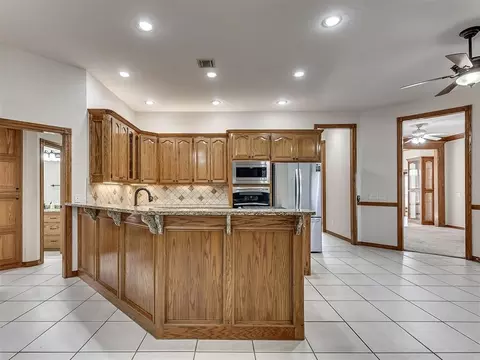 Kitchen - 809 Grandview Rd, Tuttle, OK 73089 photo 2 of 4