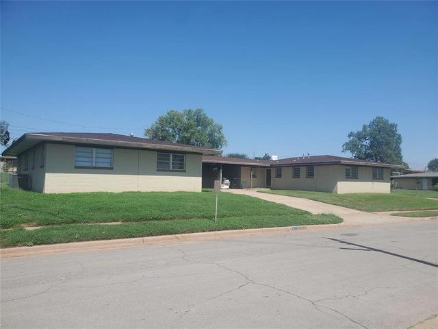 211 Mohawk Trl #A & B, Foss, OK 73647