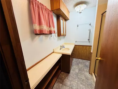 Bath - 703 S 7th St, Canute, OK 73626 photo 2 of 3