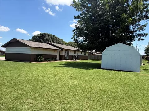 Exterior - 703 S 7th St, Canute, OK 73626 photo 3 of 5