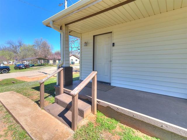 602 Dogwood Ave, Wellston, OK 74881
