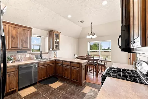 Kitchen - 1903 Riveria Dr, Tuttle, OK 73089 photo 1 of 2