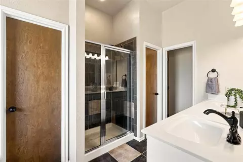 Bath - 1903 Riveria Dr, Tuttle, OK 73089 photo 1 of 4