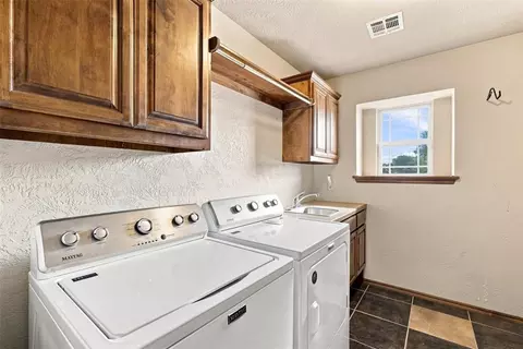 Other - 1903 Riveria Dr, Tuttle, OK 73089 photo 3 of 4