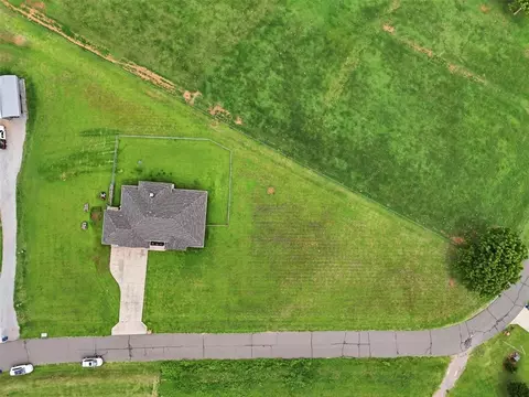 View/Area - 1903 Riveria Dr, Tuttle, OK 73089 photo 4 of 5