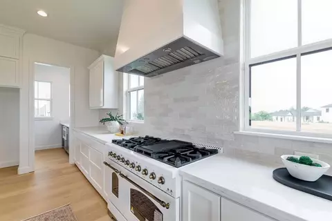 Kitchen - 29706 E Ridge Rd, Norman, OK 73072 photo 8 of 9
