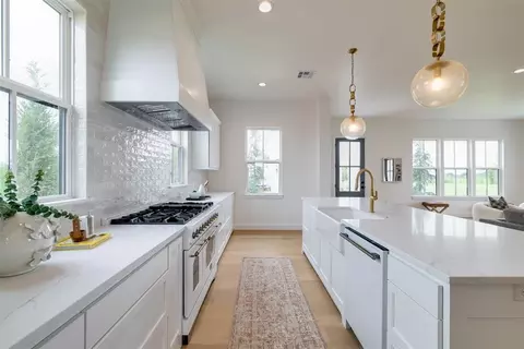 Kitchen - 29706 E Ridge Rd, Norman, OK 73072 photo 4 of 9