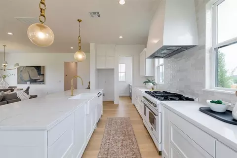 Kitchen - 29706 E Ridge Rd, Norman, OK 73072 photo 7 of 9