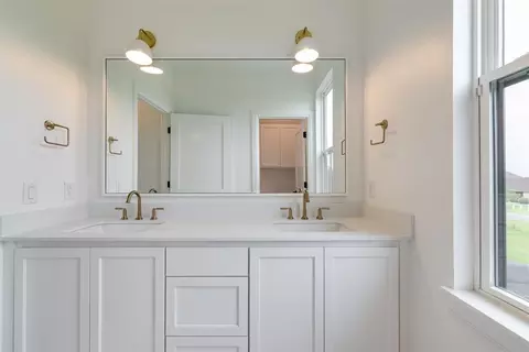 Bath - 29706 E Ridge Rd, Norman, OK 73072 photo 7 of 7