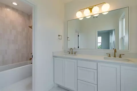 Bath - 29706 E Ridge Rd, Norman, OK 73072 photo 4 of 7