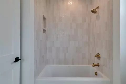 Bath - 29706 E Ridge Rd, Norman, OK 73072 photo 5 of 7