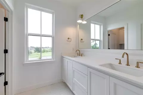 Bath - 29730 E Ridge Rd, Norman, OK 73072 photo 6 of 8