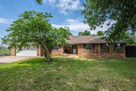 1231 S Chuckwagon Dr, Mustang, OK 73064