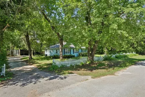 1745 E Longview Ln, Mustang, OK 73064