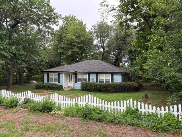 1745 E Longview Ln, Mustang, OK 73064