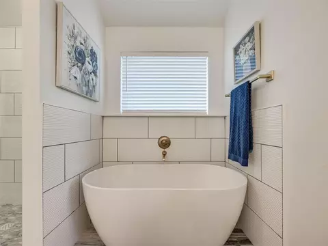 Bath - 3766 Muir Forest Way, Norman, OK 73071 photo 3 of 4