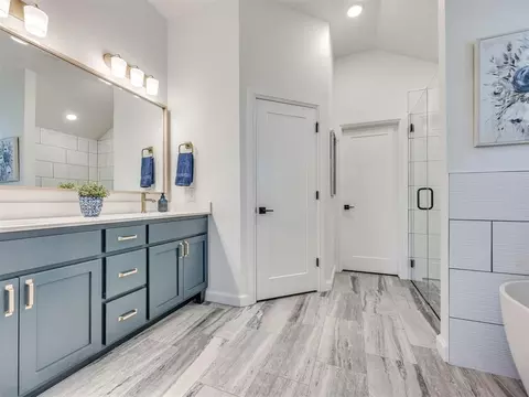 Bath - 3766 Muir Forest Way, Norman, OK 73071 photo 1 of 4