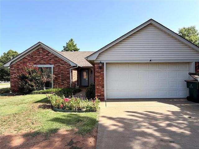 2914 Lacey Dr, Chickasha, OK 73018