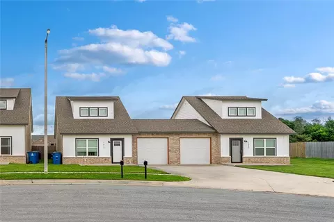 1644 Comice Dr, Newcastle, OK 73065