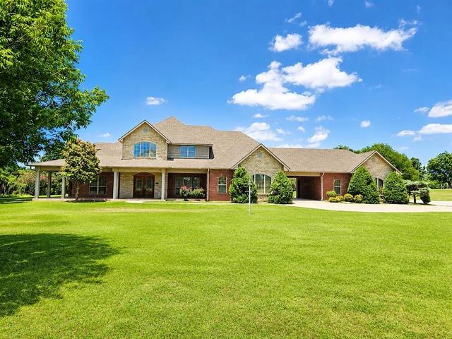 1419 W Royal Oaks Rd, Pauls Valley, OK 73075