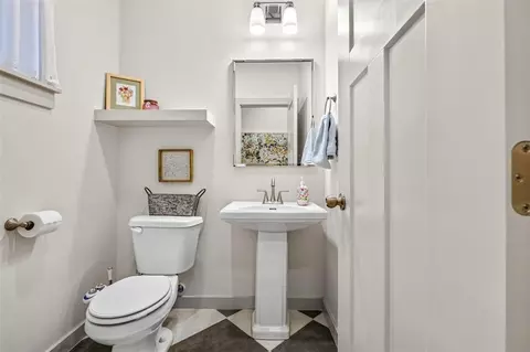 Bath - 125 E 7th St, Arcadia, OK 73007 photo 1 of 4